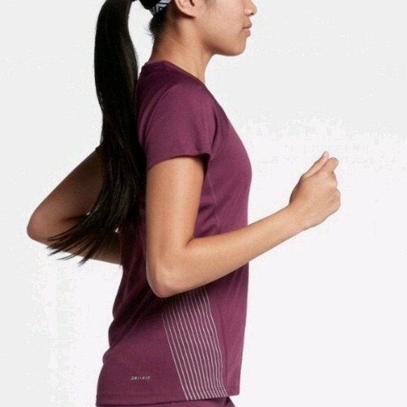 Nike Medalist Women Burgundy Dri-FIT Running Athletic Shirt XS Short Sleeve - Picture 6 of 6